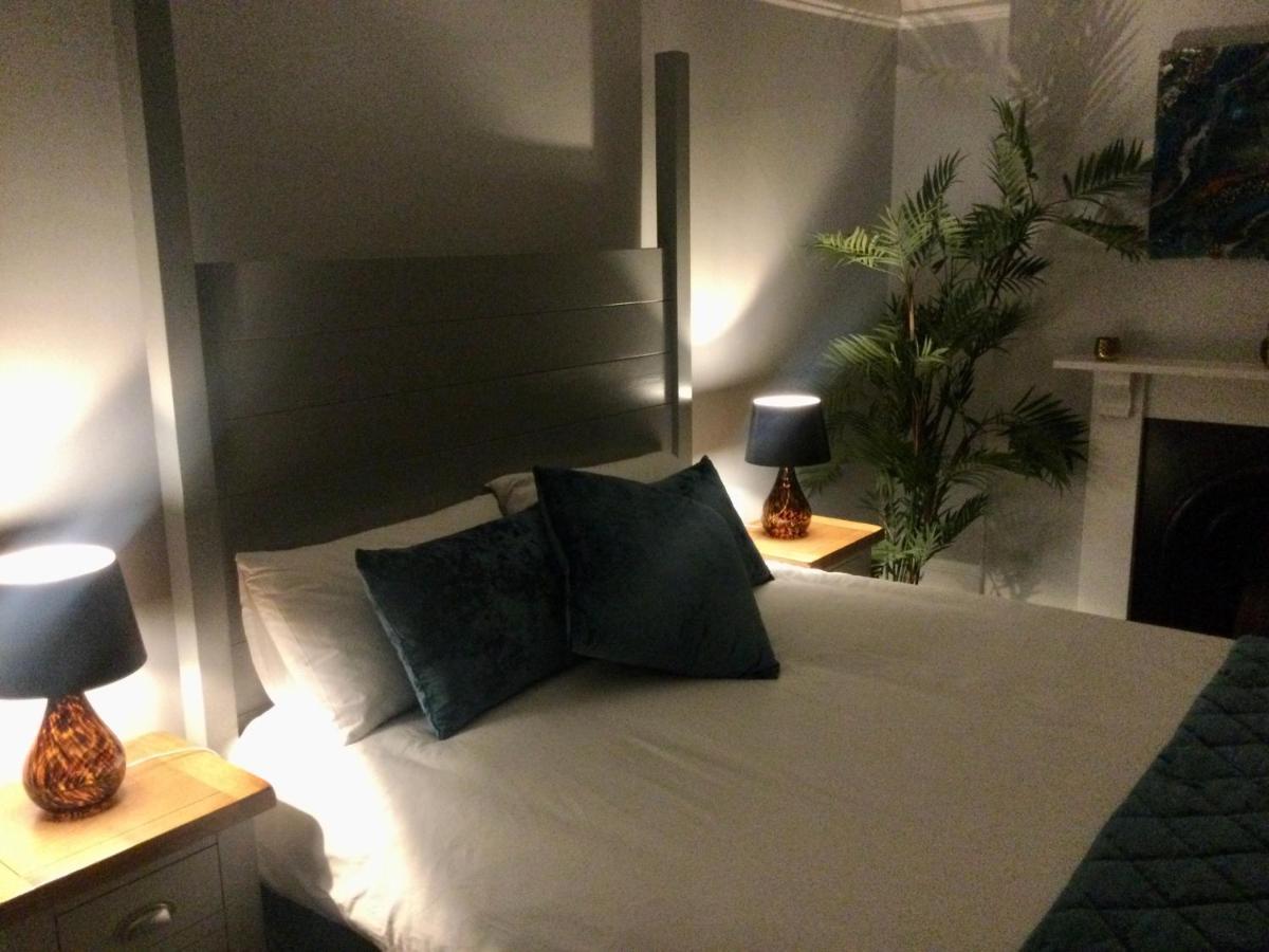 Stylish Flat In Yeovil Somerset Esterno foto